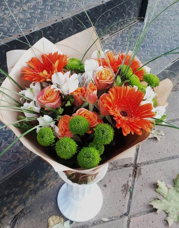 Букет цветов из: Герберы, Хризантемы, Альстромерии и Розы в Красноуральске