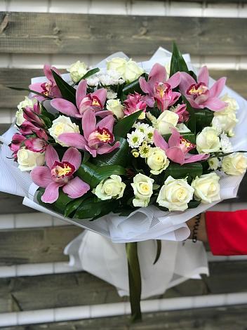 Букет цветов из: Розы и Хризантемы в Красноуральске