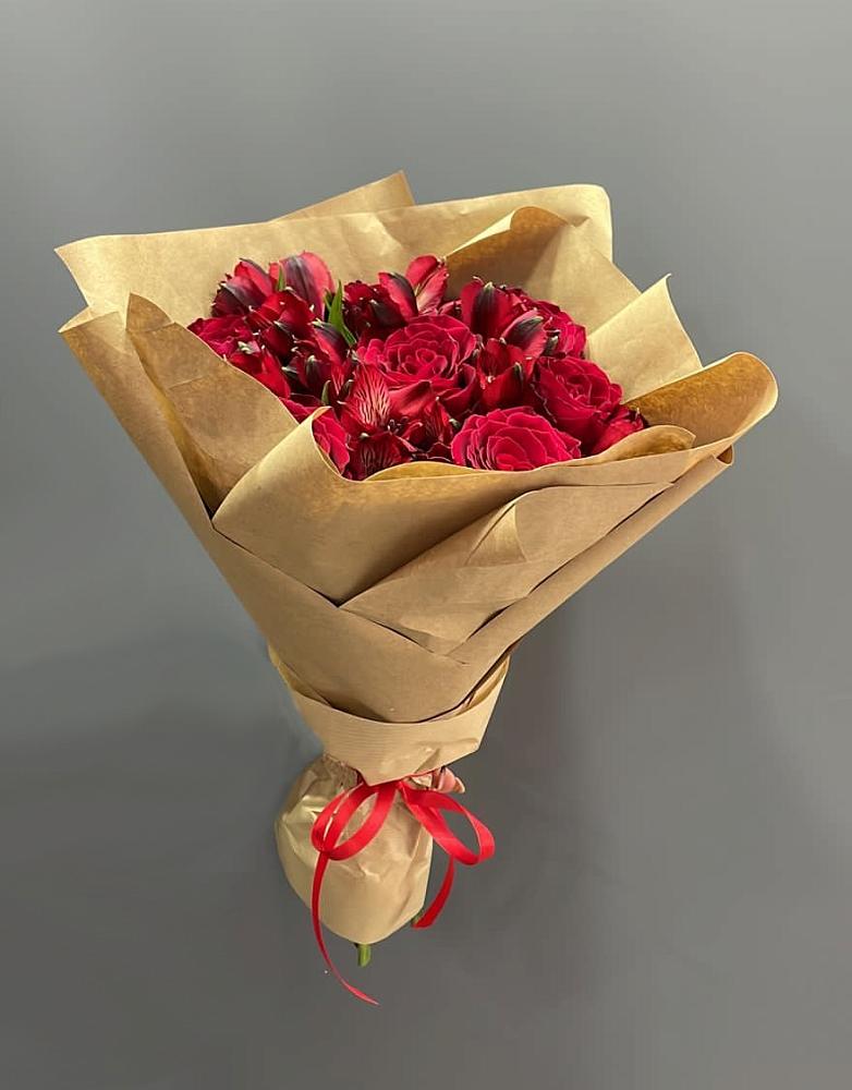 Букет цветов из: Альстромерии и Розы в Красноуральске