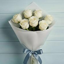 Букет 7 Белых роз Эдлесс Лав в Красноуральске