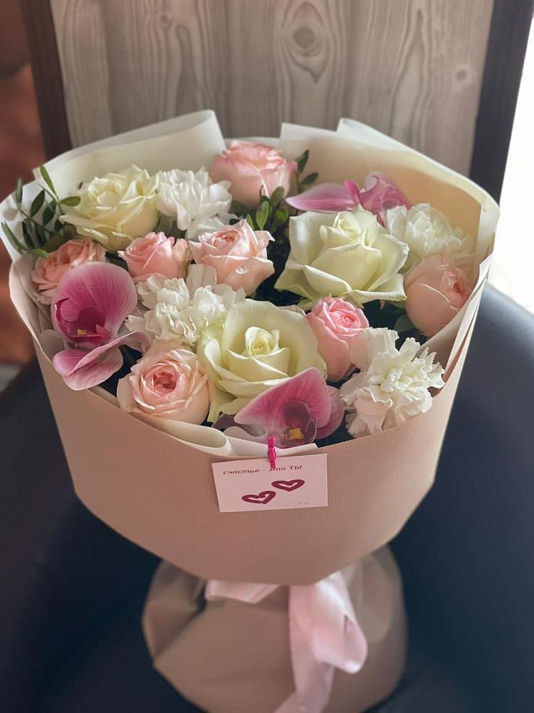 Букет цветов из: Орхидеи, Розы и Гвоздики в Красноуральске