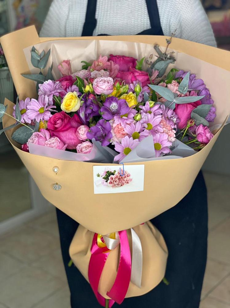 Букет цветов из: Хризантемы, Гвоздики и Альстромерии в Красноуральске