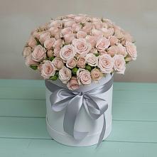 Цветочная композиция из Розы в шляпной коробке в Красноуральске