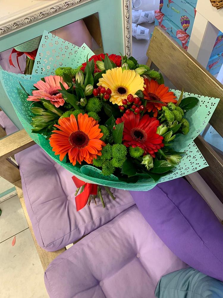 Букет цветов из: Герберы, Хризантемы и Альстромерии в Красноуральске