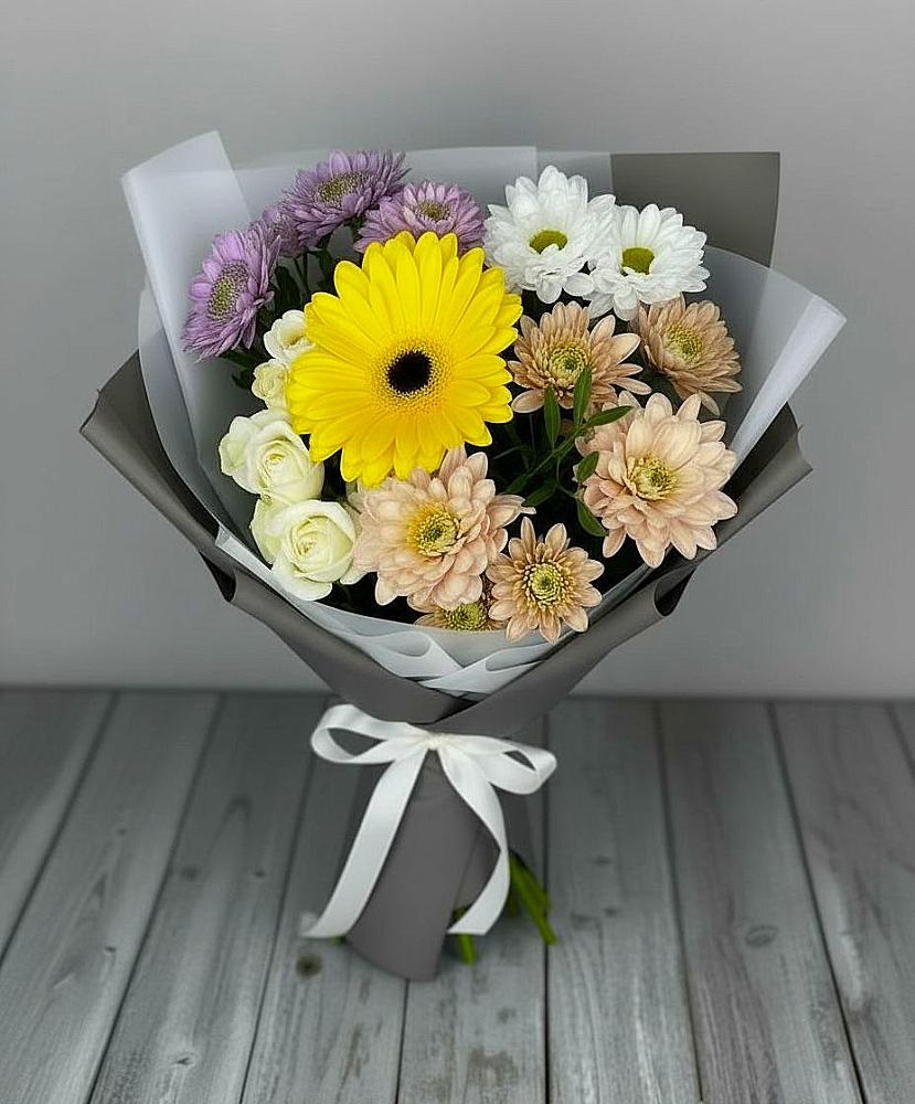 Букет цветов из: Розы, Герберы и Хризантемы в Красноуральске