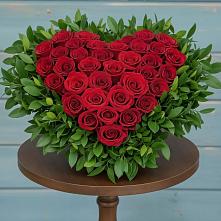 Цветочная композиция из Розы в виде сердца в Красноуральске