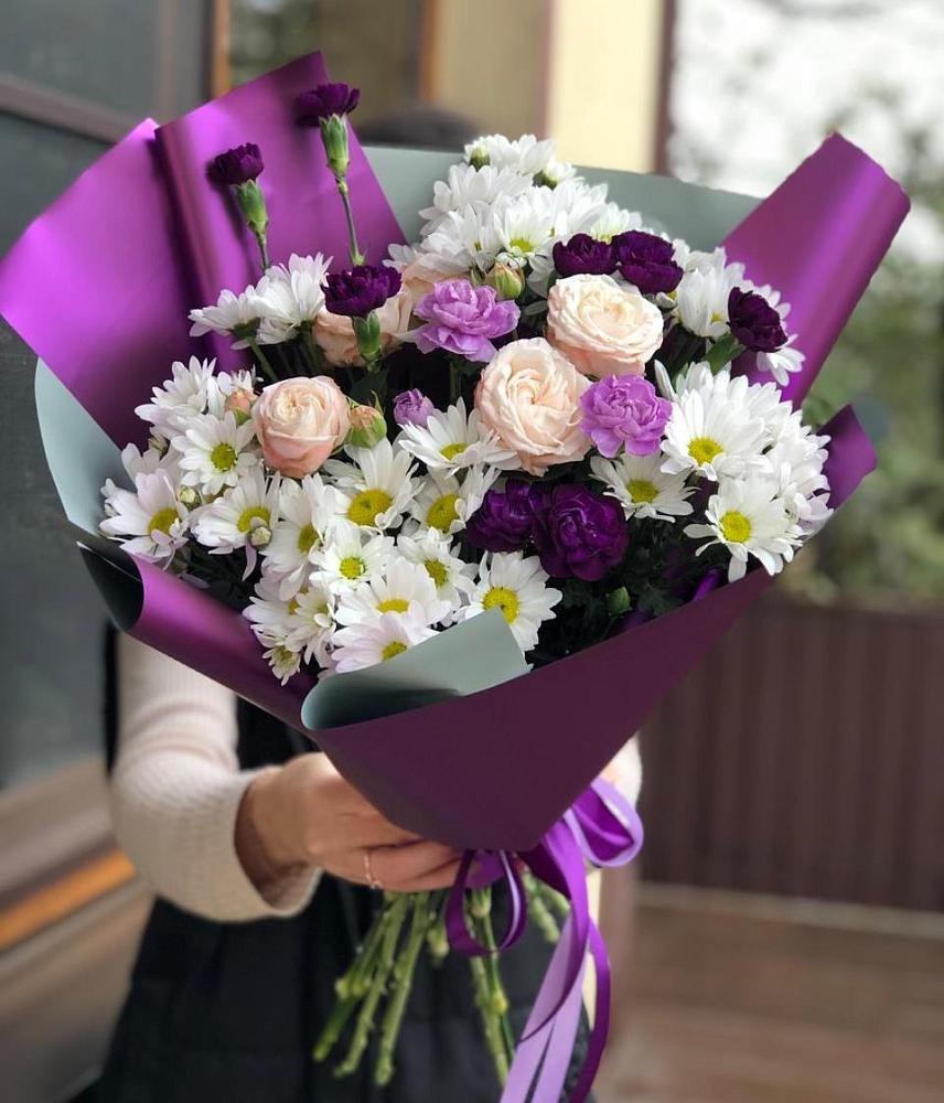 Букет цветов из: Хризантемы, Гвоздики и Розы в Красноуральске