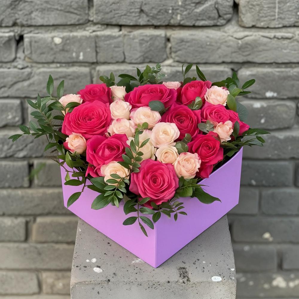 Цветочная композиция из Розы в коробке в Красноуральске