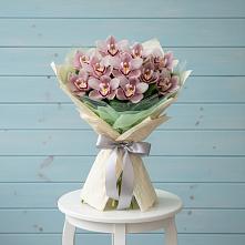 Букет цветов из:  Орхидеи и Розы в Красноуральске