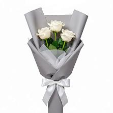 Букет 3 белые розы в Красноуральске