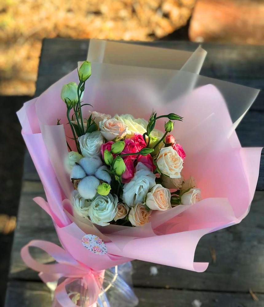 Букет цветов из: Розы и Лизиантусы в Красноуральске