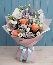 Букет цветов из:  Лизиантусы, Розы, Альстромерии и Гипсофила в Красноуральске