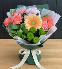Букет цветов из:  Гвоздики, Розы, Герберы и Хризантемы в Красноуральске