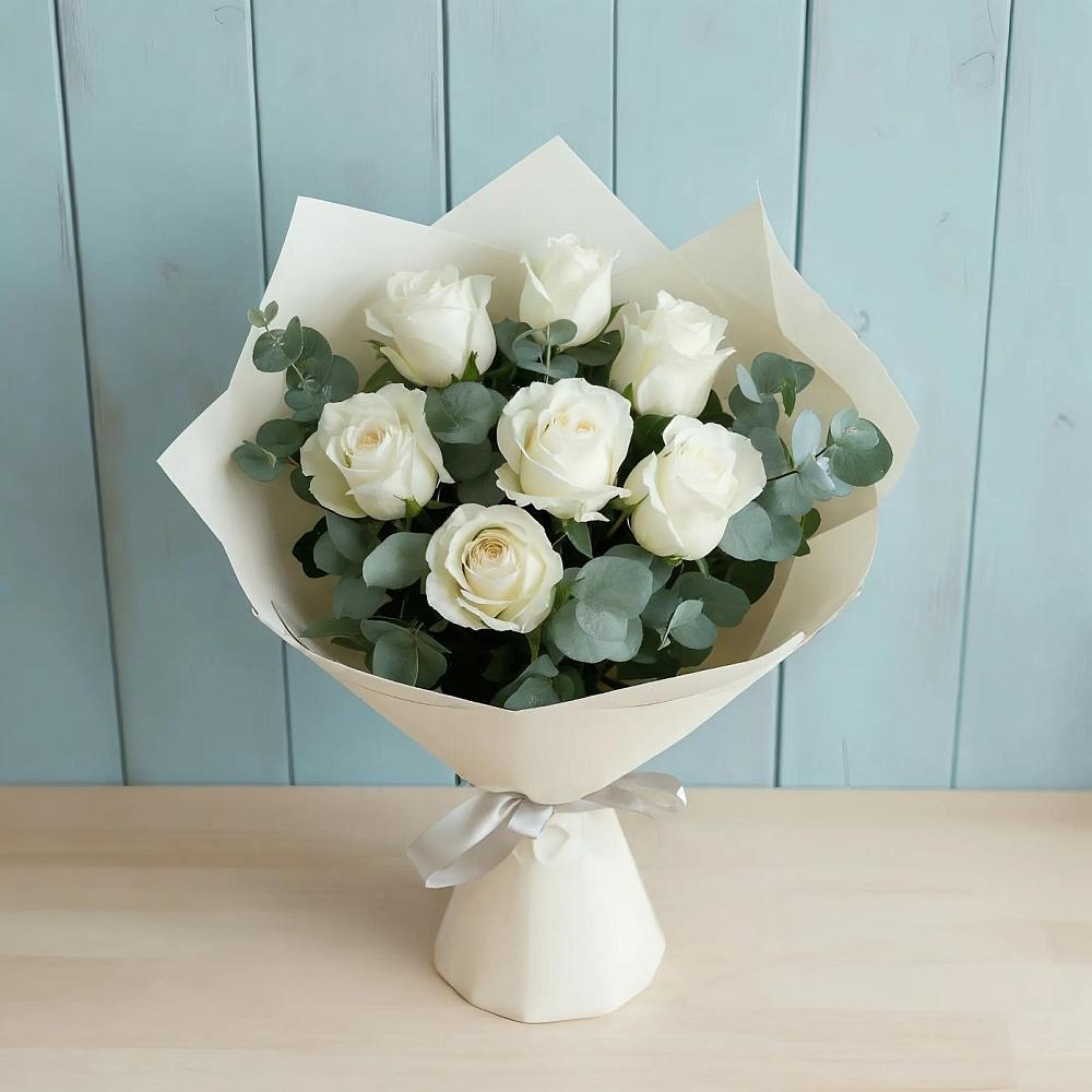Букет Белые розы в Эвкалипте в Красноуральске