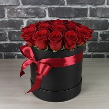 Цветочная композиция из Розы в шляпной коробке в Красноуральске