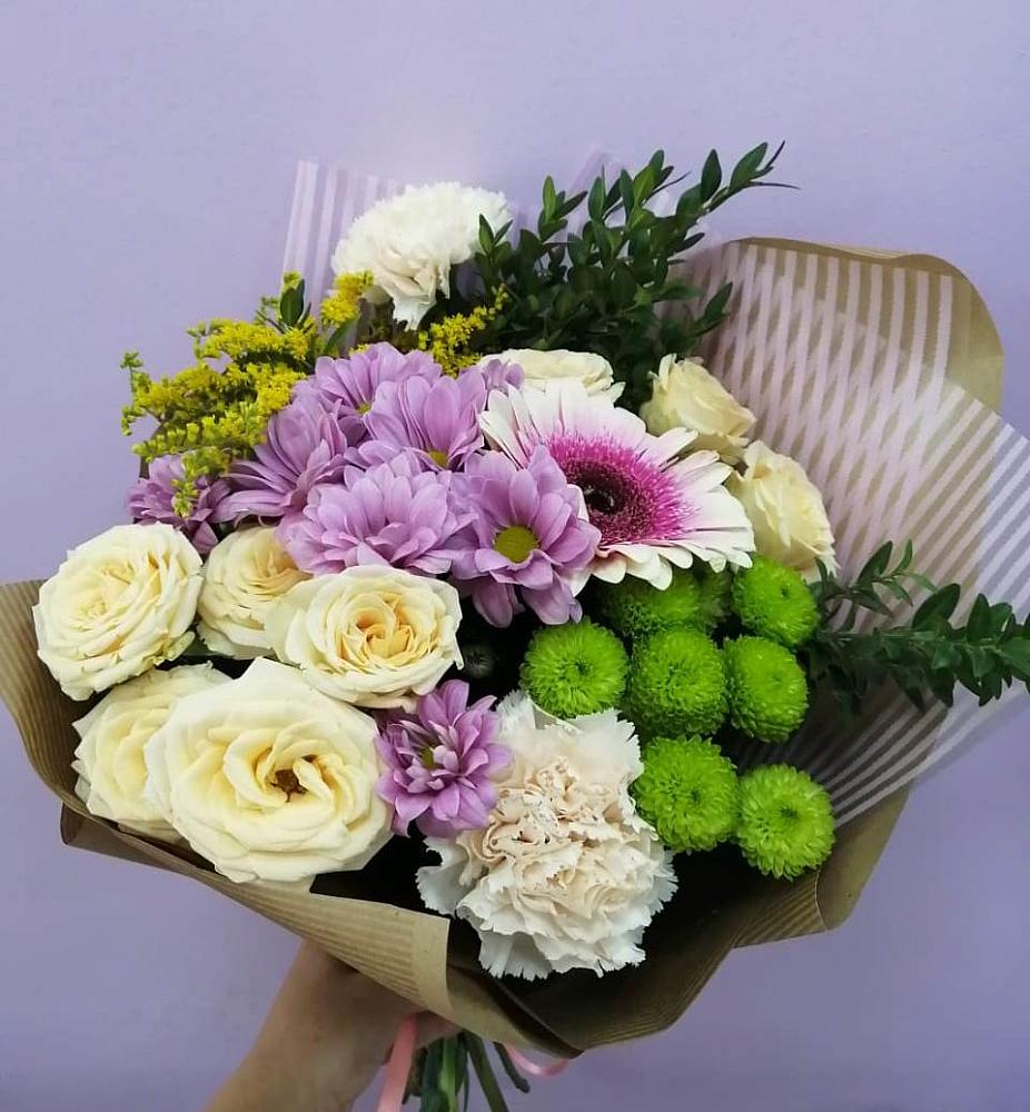 Букет цветов из: Хризантемы, Розы, Гвоздики и Герберы в Красноуральске