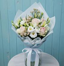 Букет цветов из:  Розы и Лизиантусы в Красноуральске
