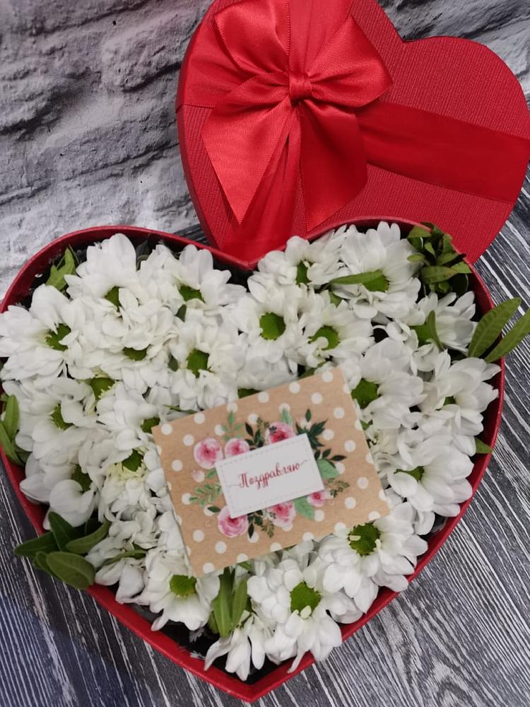 Цветочная композиция из Хризантемы в виде сердца в Красноуральске