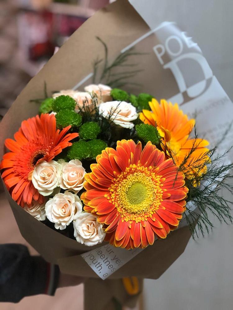 Букет цветов из: Герберы, Хризантемы и Розы в Красноуральске