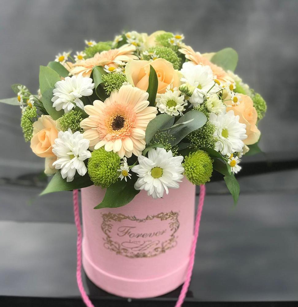 Цветочная композиция из Розы, Герберы и Хризантемы в шляпной коробке в Красноуральске