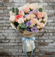 Букет цветов из:  Розы, Лизиантусы и Гвоздики в Красноуральске