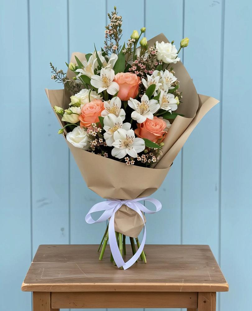Букет цветов из: Альстромерии, Лизиантусы, Розы и Хризантемы в Красноуральске