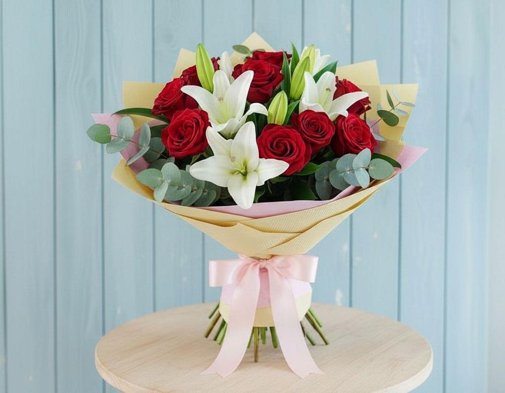 Букет цветов из: Лилии и Розы в Красноуральске